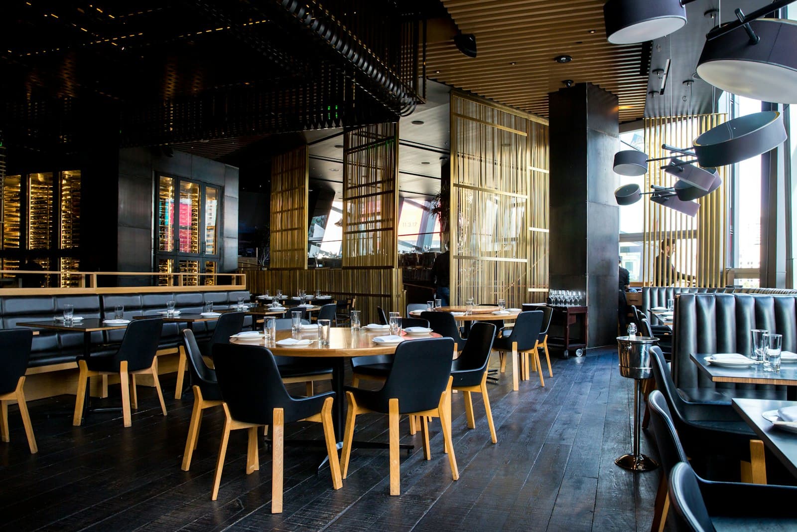 Stimmungsvoll gedeckter Restaurantbereich
